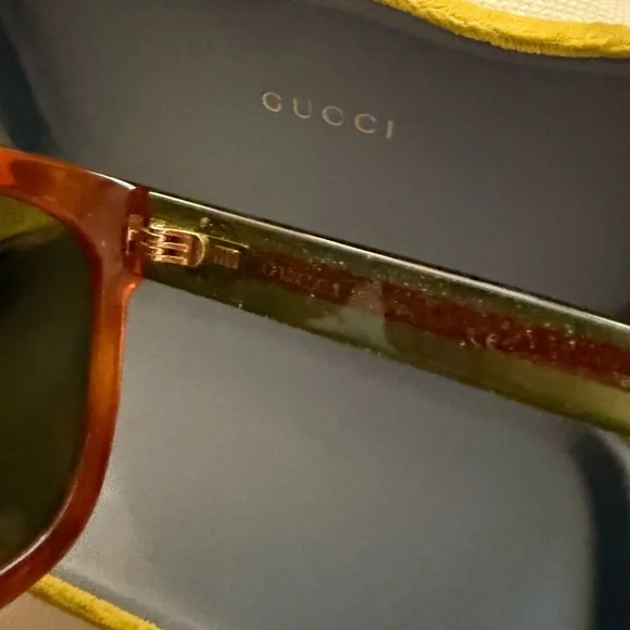 Gucci Tortoiseshell Sunglasses - Picture 4 of 7